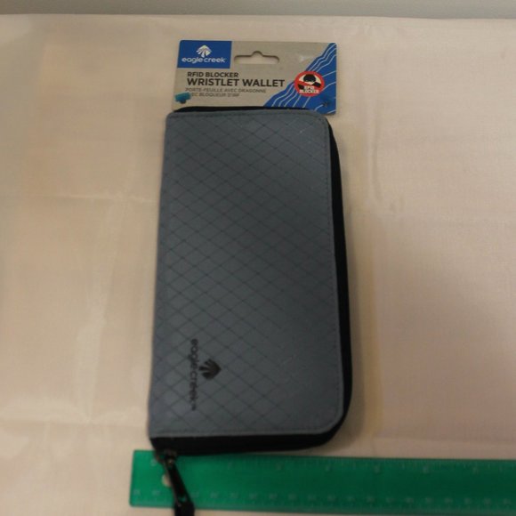 Eagle Creek RFID Wallet, NWT - Picture 4 of 4